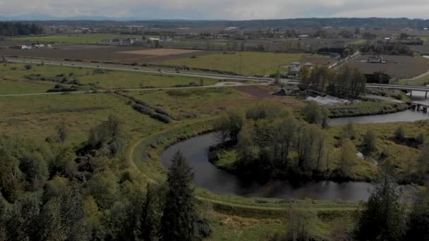 Drone Film Cloverdale Stadshus För Medelklassmedborgare Zoned Stadsplanering Nära Skyddad — Stockvideo