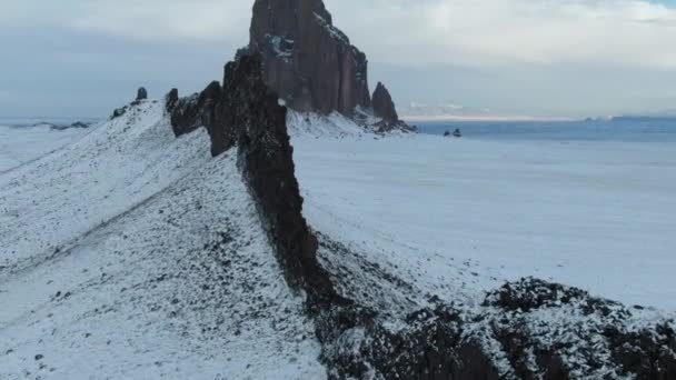 Shiprock Anıtının New Mexico Abd Karla Kaplı Aerial Ifşası — Stok video