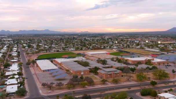 Drone Bilder Tucson Arizona Med Idrottsplatser Förgrunden — Stockvideo