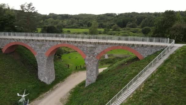 Zabytkowy Wiadukt Kolejowy Drone Viaduc Ferroviaire Restauré Pologne Pont Ferroviaire — Video