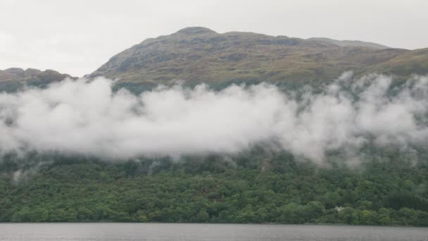 Alacsony Ködfelhők Loch Lomond Felett Skóciában Időintervallum — Stock videók