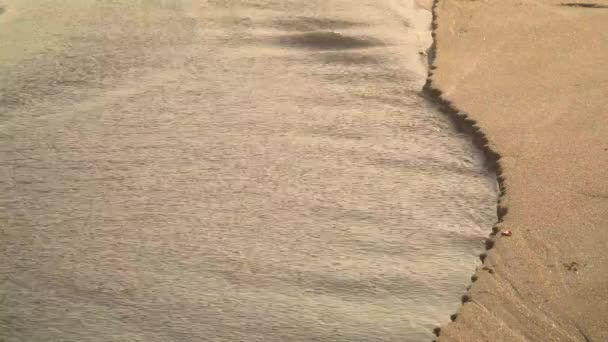 Erosão Areia Costeira Praia Após Chuva Pesada Como Água Esculpida — Vídeo de Stock