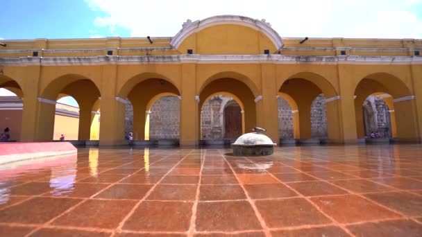Tanque Union Antigua Guatemala Engelsk Kolonialfontene Latin Amerika – stockvideo