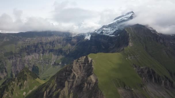 Descending Aerial Shot Morgenberghorn Switzerland Moving Forwards Edge Mountain Ridge — Stock Video