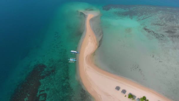Tiro Aéreo Sandbar Com Barcos Espera Pessoas Nadando — Vídeo de Stock