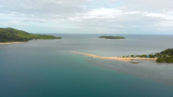 Odkrycie Lotnicze Wyspy Położonej Odległym Obszarze Filipin — Wideo stockowe