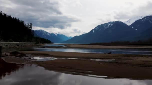 Drone Volando Bajo Sobre Lago Lilooet Columbia Británica Canadá — Vídeos de Stock