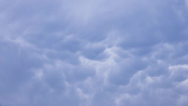 Moody Azul Gris Mammatus Nubes Girando Sobre Cabeza Después Una — Vídeos de Stock