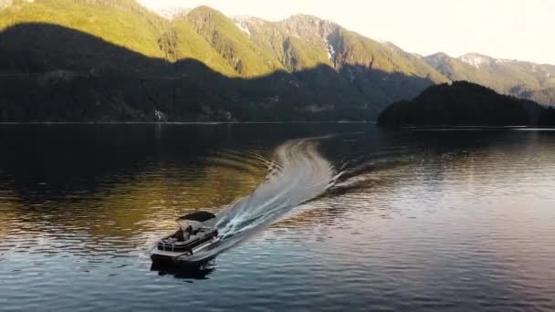 Aerial Drone Shot Boat Indian Arm Inlet Ocean British Columbia — Vídeo de stock