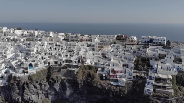 Luchtfoto Griekse Architectuur Schaduw Van Rijke Kliffen Santorini Huizen — Stockvideo