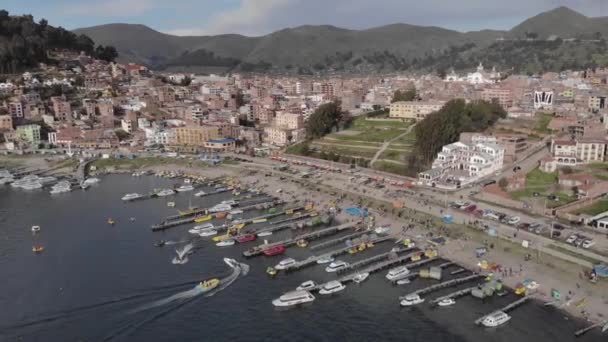 玻利维亚科帕卡巴纳Titicaca湖上繁忙的游艇码头 — 图库视频影像