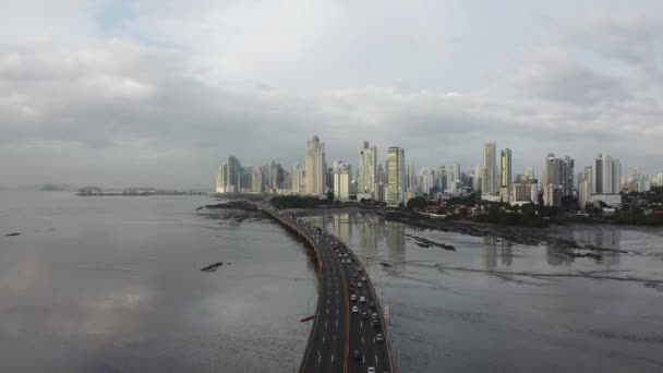 Уникальный Воздушный Угол Панамериканского Шоссе Над Панамской Приливной Грязью — стоковое видео