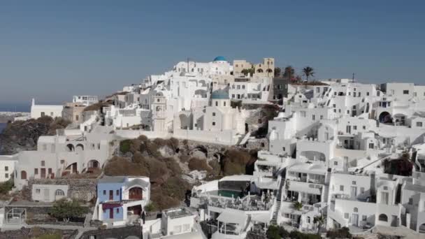 Dramatická Rotující Anténa Santorini Architektury Útesu Pohled Shora — Stock video