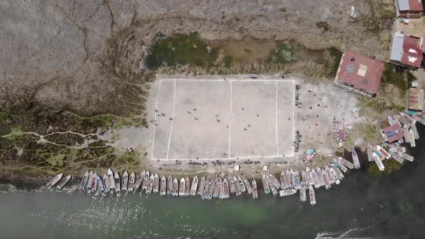 Aérea Vertical Del Campo Fútbol Titicaca Embarcaciones Utilizadas Por Los — Vídeos de Stock