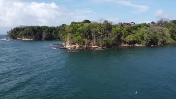 Branta Klippan Strandlinje Med Ruinen Fort San Lorenzo Toppen Panama — Stockvideo