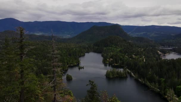 Luchtfoto Van Hotel Lake Pender Harbour British Columbia — Stockvideo