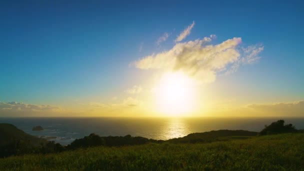 Lapso Tiempo Del Sol Poniéndose Sobre Las Nubes Del Océano — Vídeo de stock