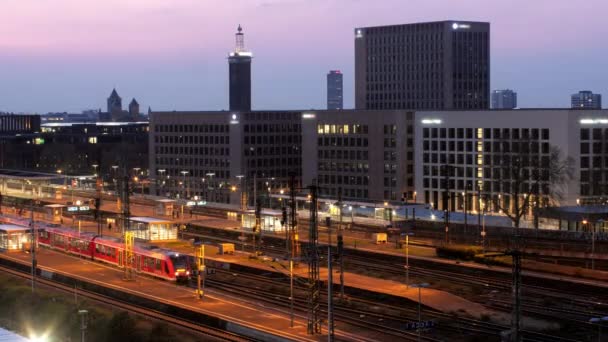 Deutz Trainstation Kolínské Večer Vlaky Přijíždějí Opouštějí Stanici Konec Pracovního — Stock video