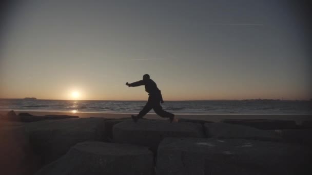 Male Dancer Dances Boldly Front Ocean — Stock Video