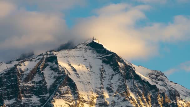 Karlar Almirante Nieto Dağını Kaplamıştı Tepenin Üzerinden Bulutlar Geçiyordu Sabah — Stok video