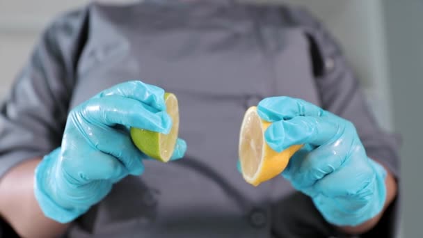 Yavaş Çekim Limon Limon Sıkma — Stok video