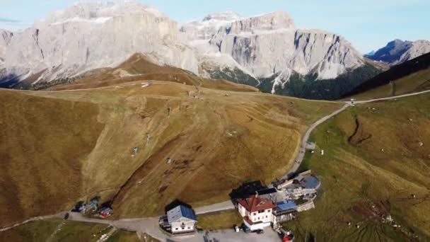 이탈리아 티롤에 가르데나 계곡에 마운틴 마시프 미티스 오두막 Sella Gruppe — 비디오