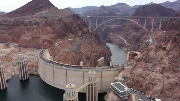 Orbiting Aerial View Hoover Dam Mike Callaghanpat Tillman Memorial Bridge — Stock Video