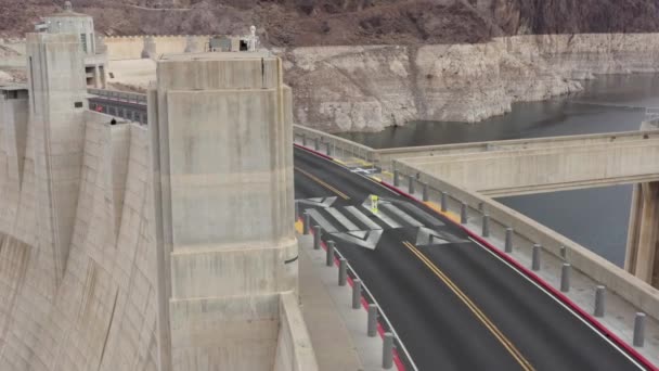 Vista Aérea Estrada Topo Barragem Hoover — Vídeo de Stock