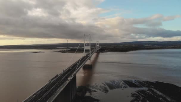 Lanzamiento Drones Del Puente Severn Que Une Inglaterra Con Gales — Vídeos de Stock