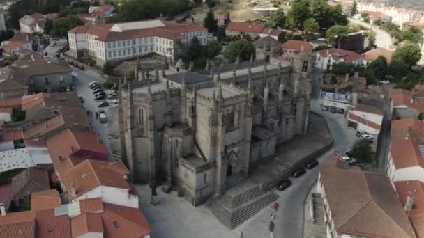 Vista Aérea Paralaje Catedral Ciudad Guarda Monumento Antiguo Centro Histórico — Vídeos de Stock