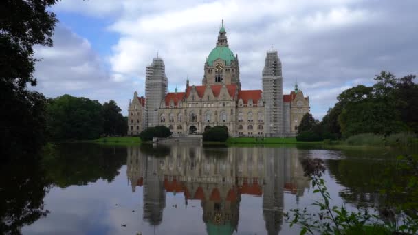 Nuevo Ayuntamiento Con Parque Primer Plano Hannover Alemania — Vídeo de stock