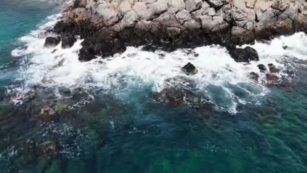 Slow Pan Ocean Mountains Maui Hawaii — Stock Video