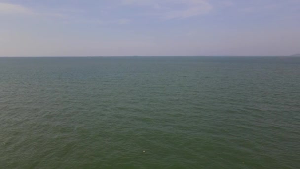 Sağa Kayan Hava Görüntüleri Pattaya Balıkçı Teknesini Kırmızı Bir Balıkçı — Stok video