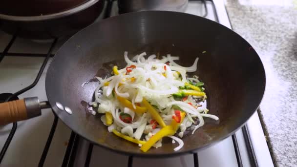 Kochen Delicious Mixed Gemüse Rezept Einem Wok Der Küche Nahaufnahme — Stockvideo