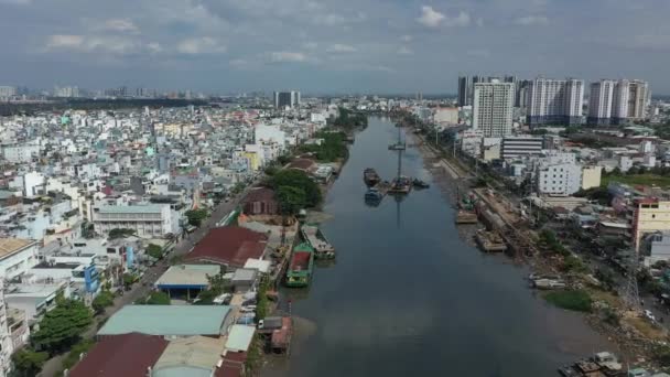 Vuelo Avión Tripulado Largo Del Canal Kenh Ciudad Chi Minh — Vídeos de Stock