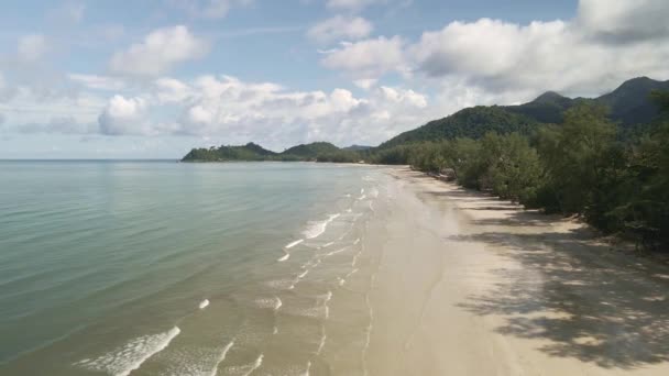 Baixo Ângulo Aéreo Drone Vista Praia Tropical Koh Chang Island — Vídeo de Stock