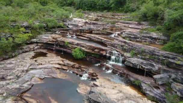 Drone Épico Tiro Uma Série Cachoeiras Meio Uma Bela Selva — Vídeo de Stock