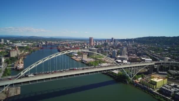 Flyguppvisning Portland Oregons Rekord Fremont Bridge Med Utsikt Över Stadens — Stockvideo