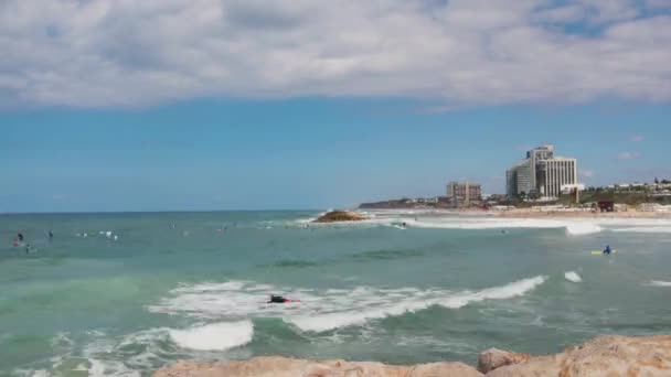 Surfistas Herzeliya Beach Israel Timelapse — Vídeo de Stock