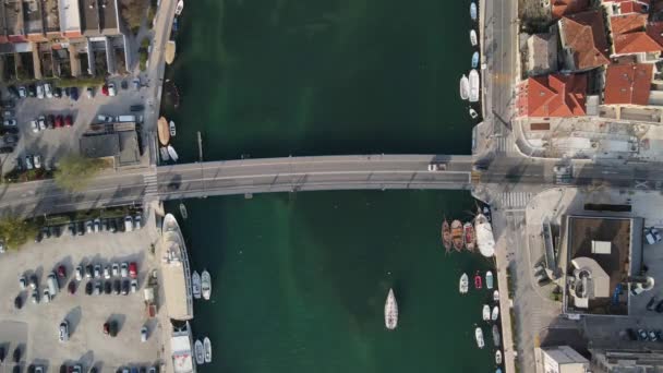 Ponte Cetina Sobre Rio Cetina Ferreta Omis Croácia Visão Aérea — Vídeo de Stock