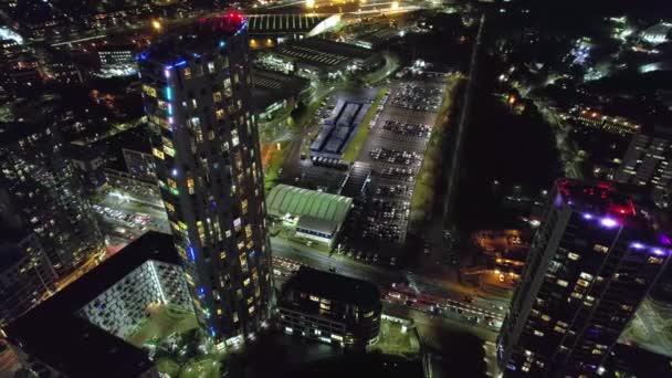 Illuminato Futuristico Lusso Halo Torre Stratford Rigenerazione Moderno Grattacielo Residenziale — Video Stock