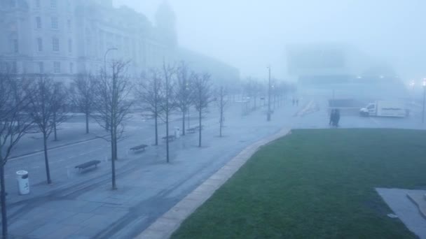 Spessa Fitta Copertura Nebbia Mattina Spettrale Attraverso Liverpool Vista Aerea — Video Stock