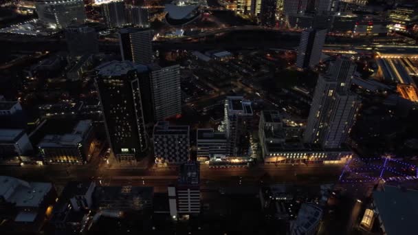 现代网际网路Stratford豪华市中心高层城市景观空中楼阁夜景 — 图库视频影像