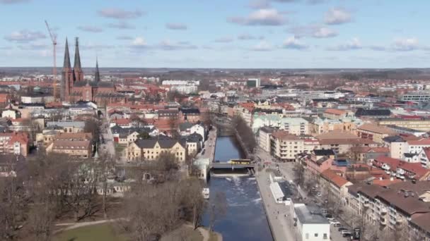 Luchtopname Van Uppsala City Cathedral Met Fyris River Zweden — Stockvideo
