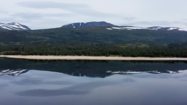 Reflexiones Perfectas Montaña Agua Del Lago Gjevilvatnet Oppdal Noruega Con — Vídeos de Stock