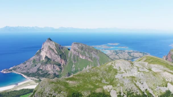 Montagne Rocciose Sulla Costa Vestfjord Vicino Bosanden Beach Steigen Norvegia — Video Stock