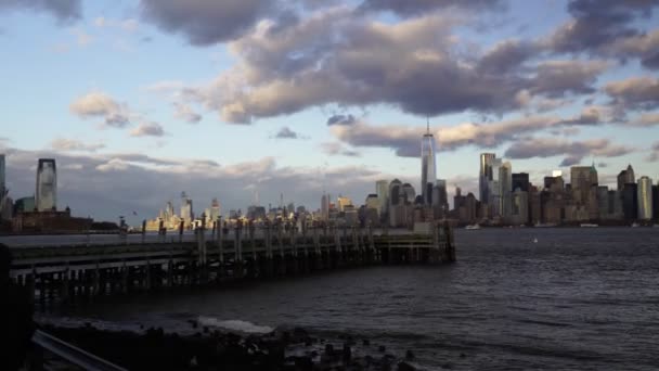 Vista Panorámica Atardecer Del Horizonte Ciudad Nueva York Con Cielo — Vídeos de Stock