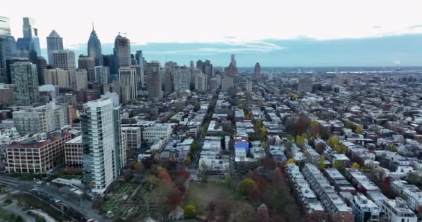 Letecký Kamion Pořízený Během Zimní Modré Hodiny Velkém Metropolitním Městě — Stock video