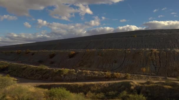 Riesige Minenberge Arizona Drohnenaufstieg Aufgedeckt — Stockvideo