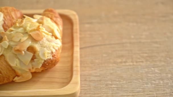 Croissant Con Panna Mandorle — Video Stock